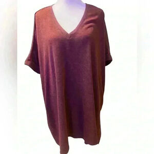 Chicos V neck short sleeve with cuff slits on sides size M/L in wine color